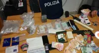 Ischia (NA) - Oltre 46mila euro ed un chilo di droga sequestrati. Cinque persone arrestate