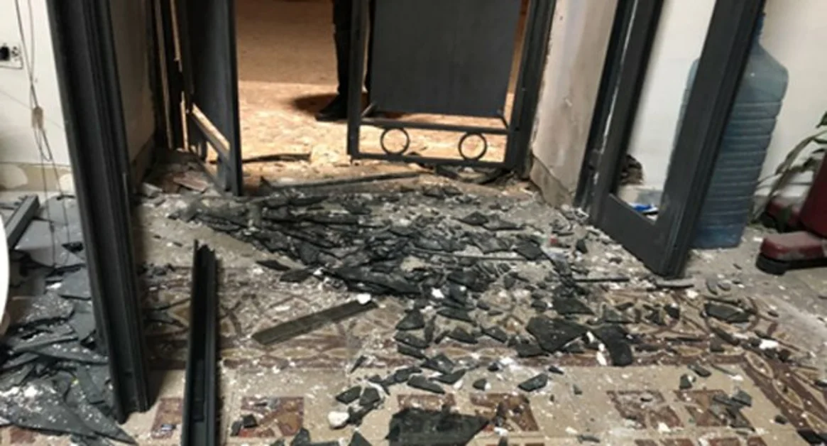 Torre Annunziata - Bomba carta davanti all'ufficio delle onoranze funebri Vitiello