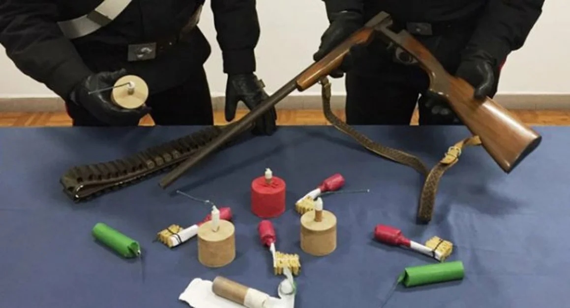 Torre del Greco - Fucile e botti illegali in casa, arrestato 20enne