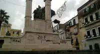 Torre Annunziata - Benvenuto 2018, nuovamente "marchiato" il Monumento ai Caduti di piazza Cesàro