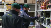 Napoli - Epifania, maxi sequestro di prodotti di non sicuri: tre persone denunciate