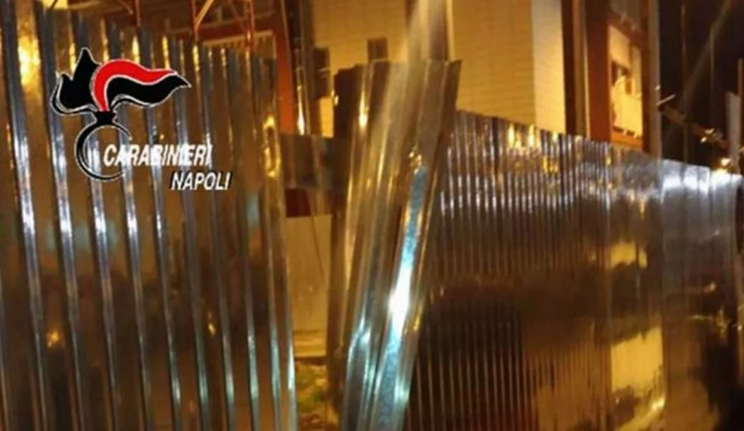 Torre Annunziata - Sorpresi a rubare in un cantiere edile al Penniniello, arrestati tre minorenni