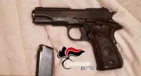 Portici - Pistola carica nascosta nella culla della figlia, arrestato 32enne