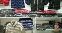 Napoli - Abbigliamento contraffatto, due denunce