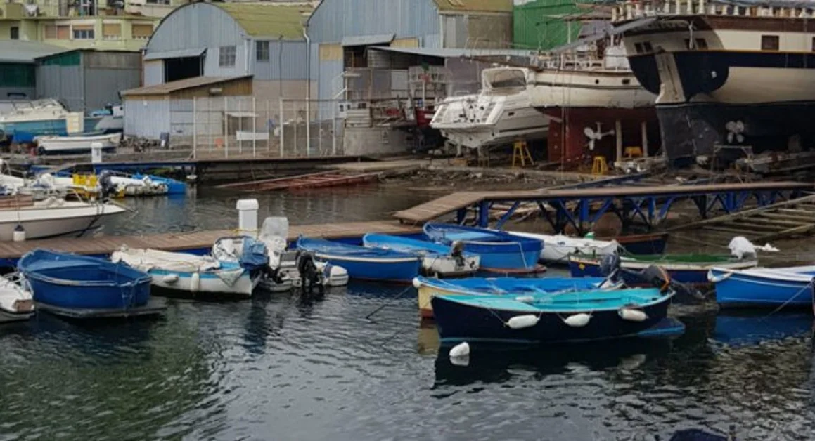 Torre del Greco - Passeggiata Porto-Scala, la consigliera regionale Raia: «Ridotta a brandelli, milioni di euro spesi»