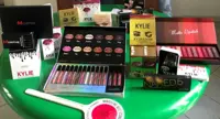 Napoli - 50mila pezzi di cosmetica contraffatti sequestrati dalla Guardia di Finanza