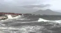Allerta meteo per vento e piogge sull'area vesuviana e a Napoli. Possibili allagamenti