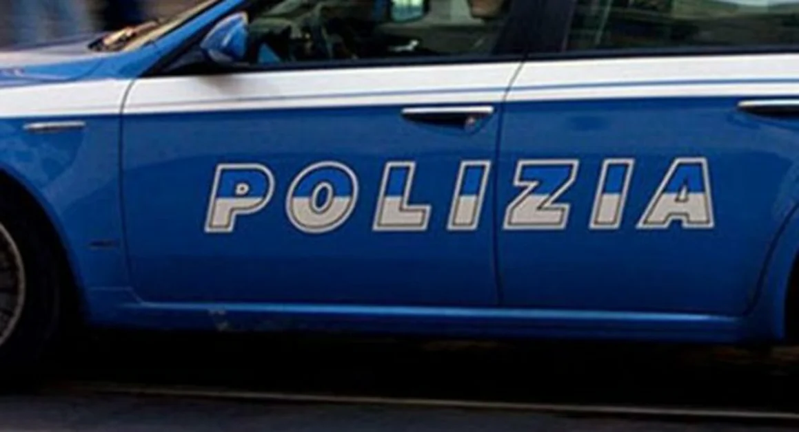 Acerra (NA) - Evade dai domiciliari, viene visto dalla Polizia e tenta di non farsi riconoscere