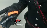 Napoli - Controlli dei carabinieri, due giovani denunciati per possesso di coltelli