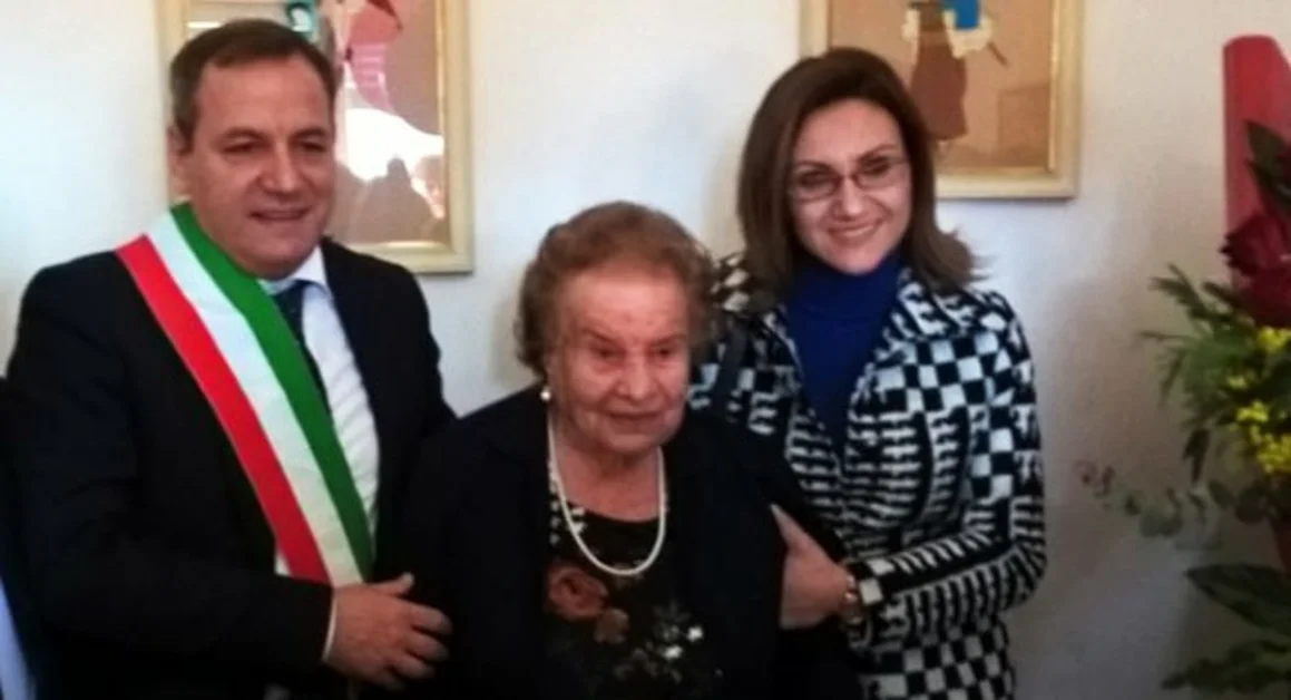 Torre Annunziata - Compleanno speciale: i cento anni della signora Adelina Savino
