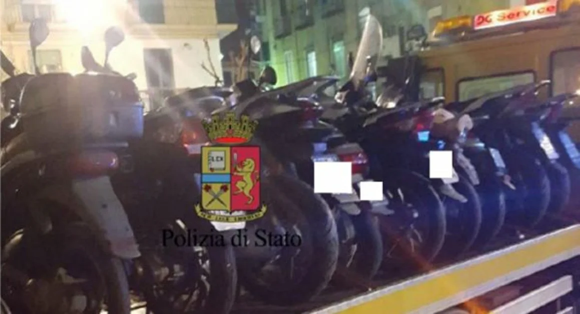 Napoli - "Scooter selvaggio" al Rione Sanità, sequestri della Polizia