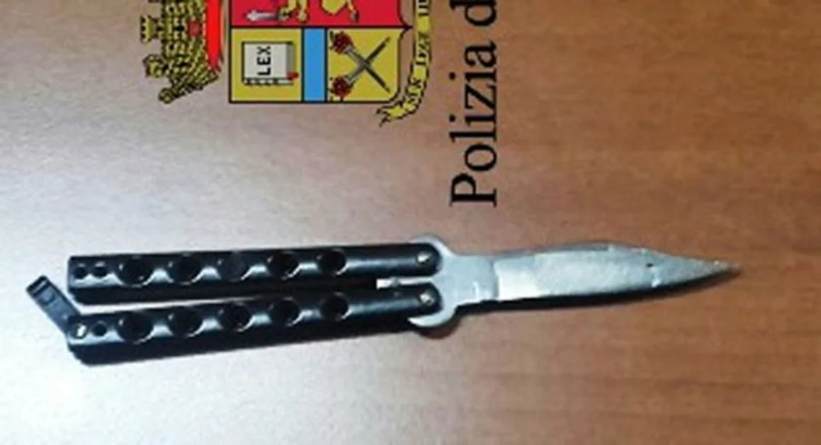 Napoli - In possesso di un coltello a farfalla, denunciato minorenne