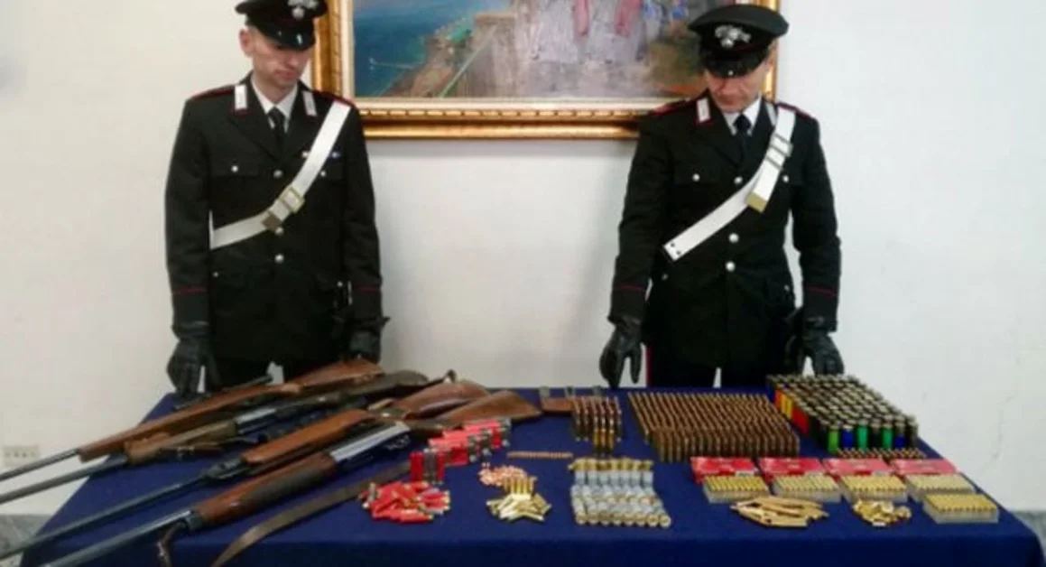 Sant'Anastasia - Casolare trasformato in deposito di armi e munizioni, arrestato 45enne