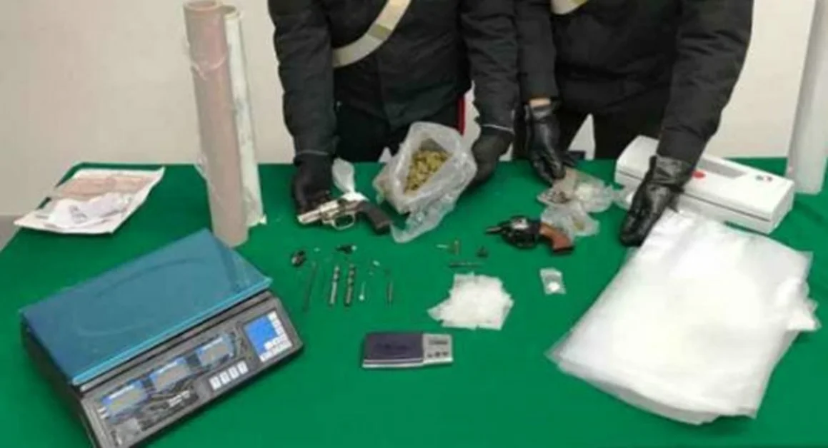 Castellammare - Droga e armi al rione Moscarella, sequestro dei carabinieri