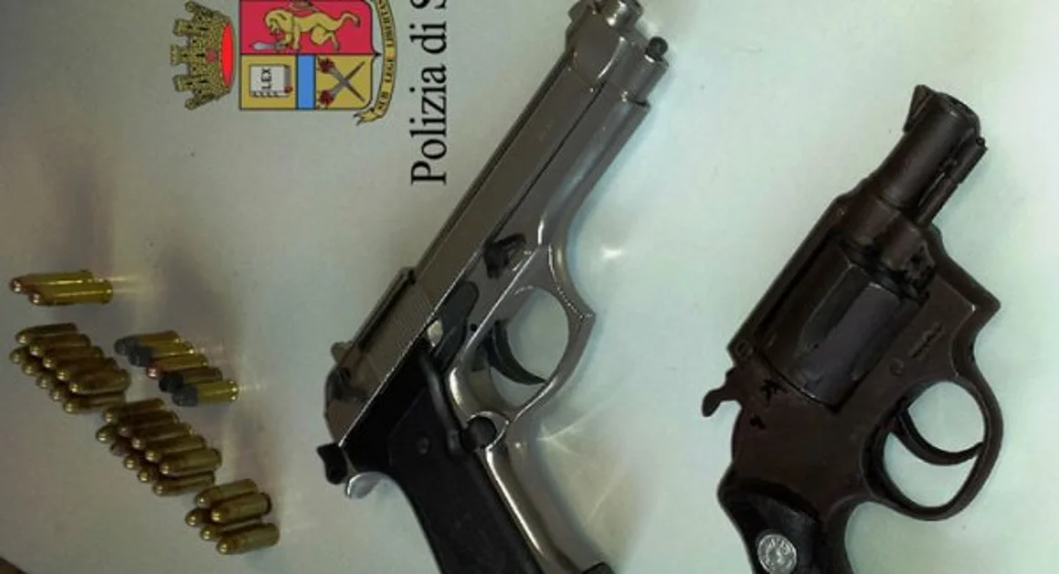 Napoli - Sequestrate armi in un locale abusivo a Ponticelli