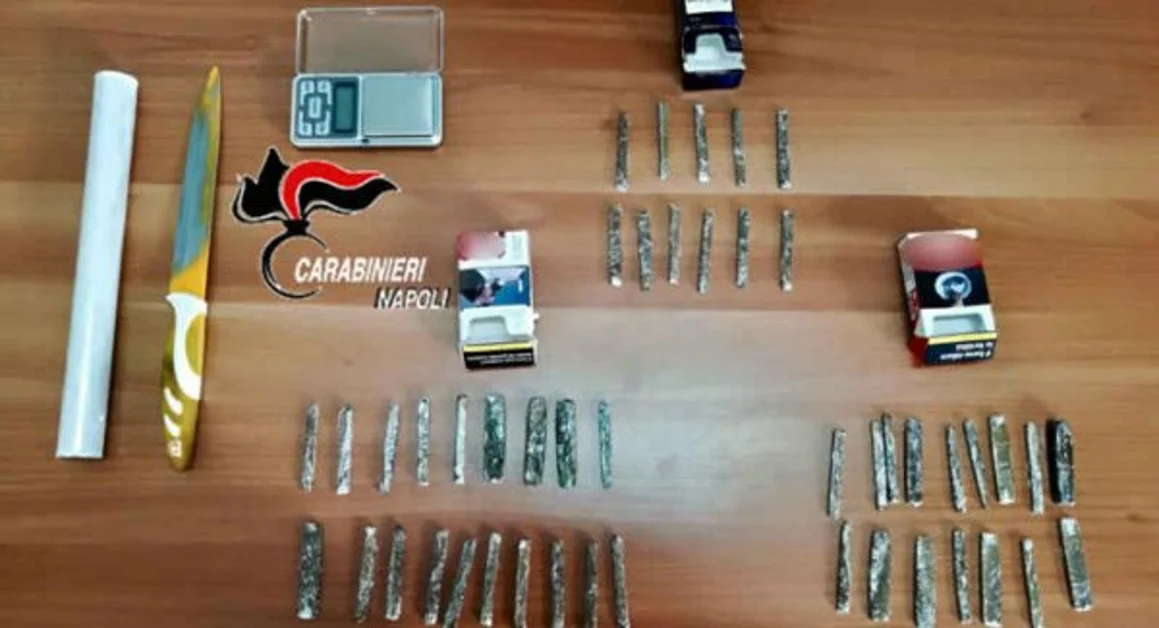 Pomigliano d'Arco - Droga nascosta dietro al frigo, arrestato 69enne