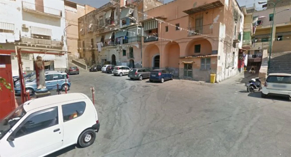 Torre del Greco - Attività turistiche ricreative a Largo Gabella del Pesce, la petizione per dire «no» al bando