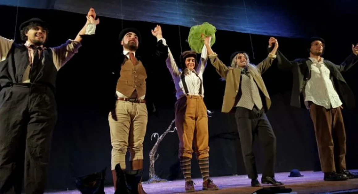 Teatro, "Aspettando Godot" ha aperto la rassegna amatoriale "Premio Città di Torre Annunziata"