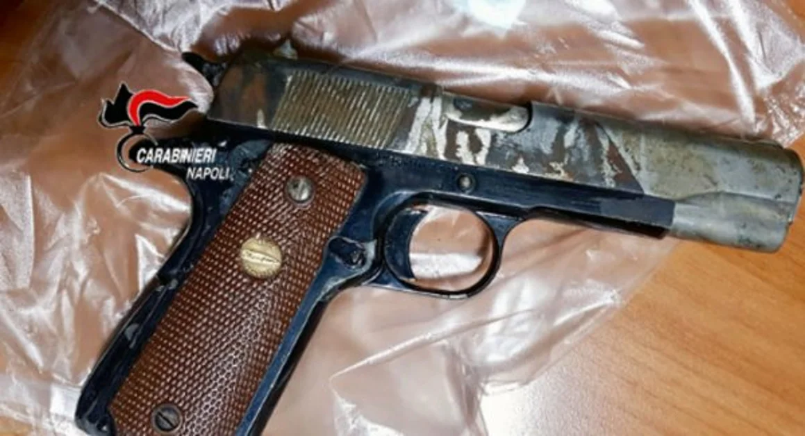 Somma Vesuviana - Trovato in possesso di una pistola, arrestato
