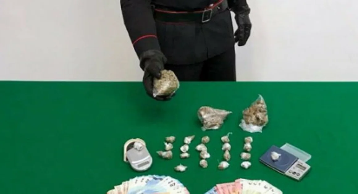 Castellammare - Studente-pusher trovato in possesso di droga e soldi, arrestato