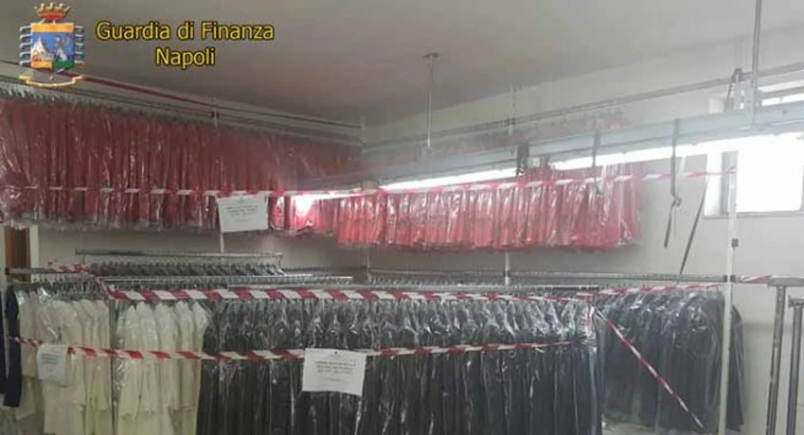 Ottaviano - Controllo opificio industriale: scoperti lavoratori in nero e materiale contraffatto 