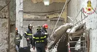 Napoli - Crollo di un muro di un ex convento, tutti salvi i quattro operai 