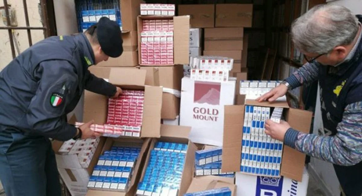 Caserta - Guardia di Finanza sequestra una tonnellata e mezza di sigarette di contrabbando