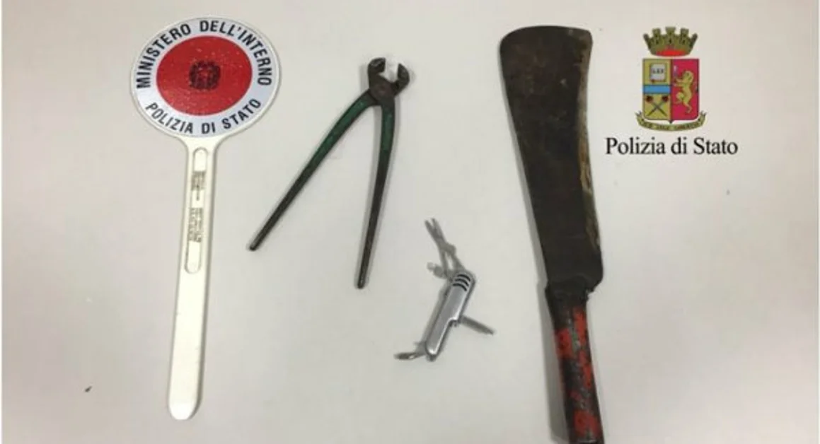 Napoli - Armati di machete e coltello, fermati tre minori nei pressi della Stazione