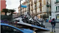 Napoli - Controlli a Secondigliano sequestrati scooter