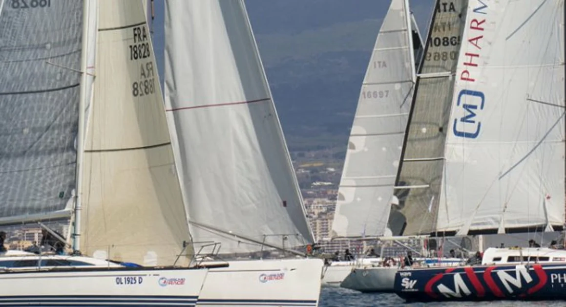 Vela d'altura, prima edizione della Vesuvio Race nel golfo di Napoli