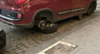 Torre Annunziata - Furti di pneumatici sulle auto in sosta, prosegue l'escalation. Ennesimo "colpo" in via dei Mille