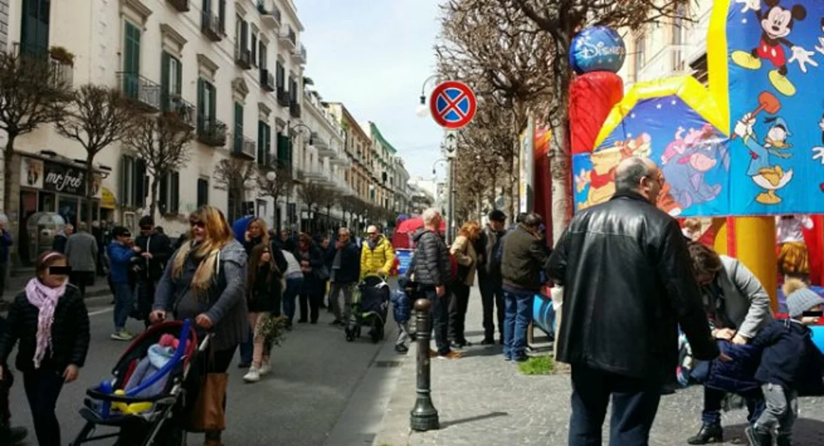 Torre Annunziata - Pasqua, chiusa al traffico anche via Gino Alfani: Messa all'aperto e stands di pastiere