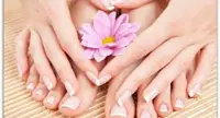 Bellezza: trucchi per gambe e unghie sempre perfette