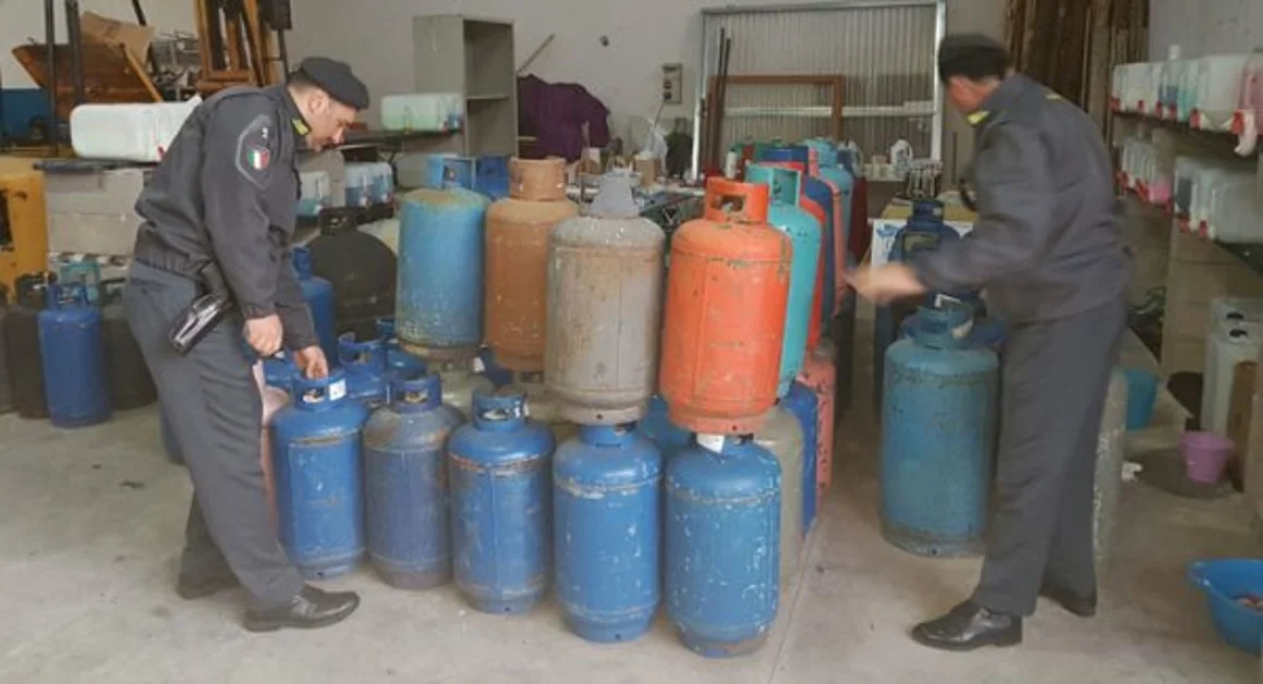 Riardo (CE) - Scoperta rivendita abusiva di bombole GPL, denunciato il gestore