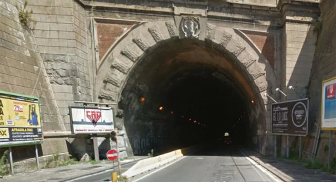 Napoli - Conclusi i lavori, riapre la Galleria Laziale