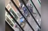 Napoli - Non si ferma all'alt, raggiunto e percosso da agenti di Polizia: il video diventa virale