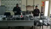 Napoli - Oltre settanta autoradio di presunta provenienza illecita in un garage