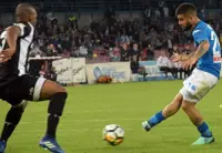 Il Napoli vince. E il Crotone riapre il campionato