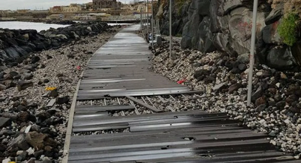 Torre del Greco - Passeggiata Porto-Scala, iniziativa di pulizia del M5S