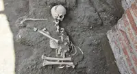 Pompei - Scavi, riaffiora lo scheletro di un bambino sepolto dall'eruzione del 79 dopo Cristo