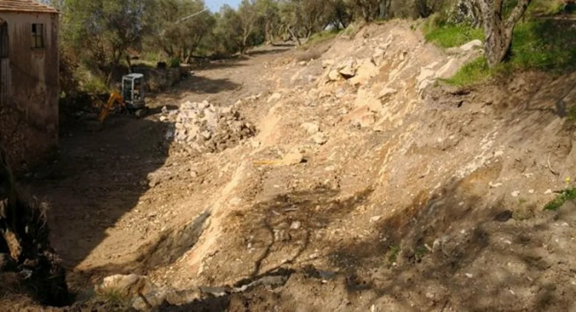 Massa Lubrense - Complesso alberghiero in costruzione in area tutelata, sequestrato cantiere