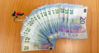 Napoli - A bordo di una apecar con 500 euro in banconote false, arrestato