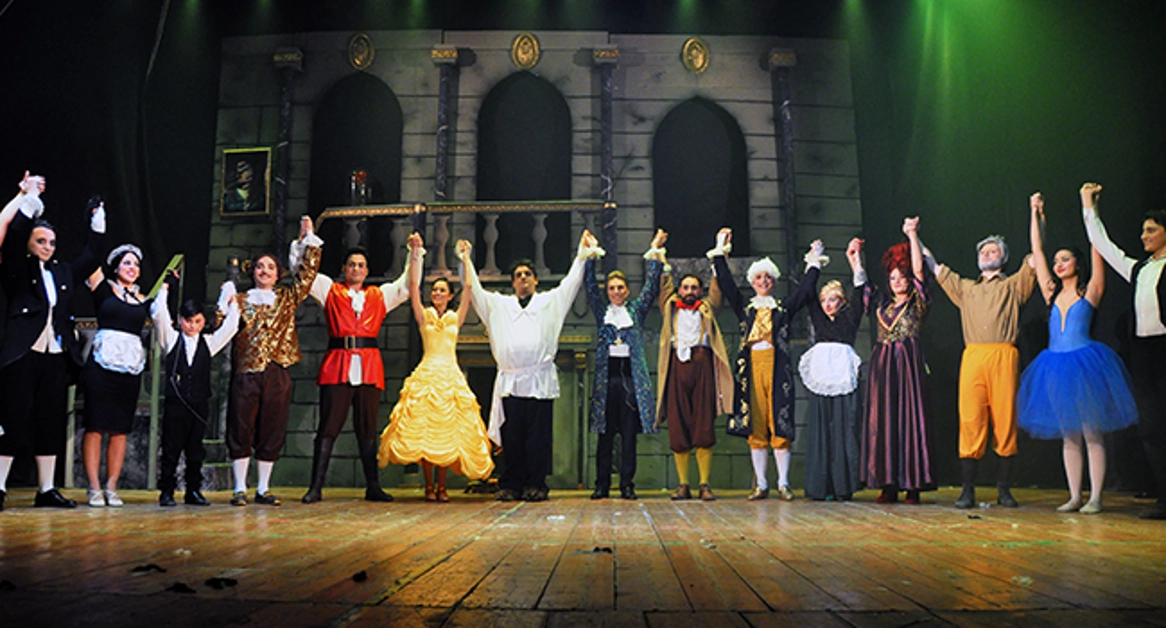 Torre Annunziata - La Compagnia delle Fiamme all'Augusteo di Napoli con "Stia con noi"