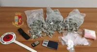 Napoli - Chiamano al cellulare per ordinare droga, all'incontro si presenta la Polizia: arrestato pusher