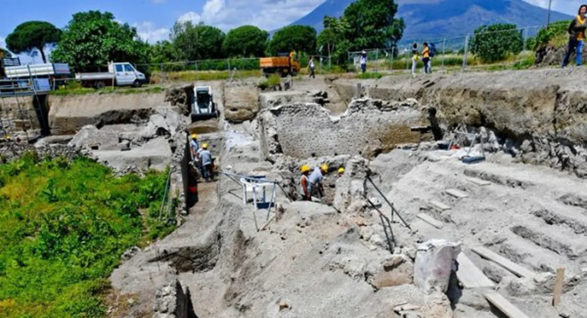 Pompei - Il vicolo dei balconi, agli Scavi riemerge un altro pezzo della città antica