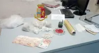 Napoli - In casa circa un chilo di droga, arrestato dalla Polizia