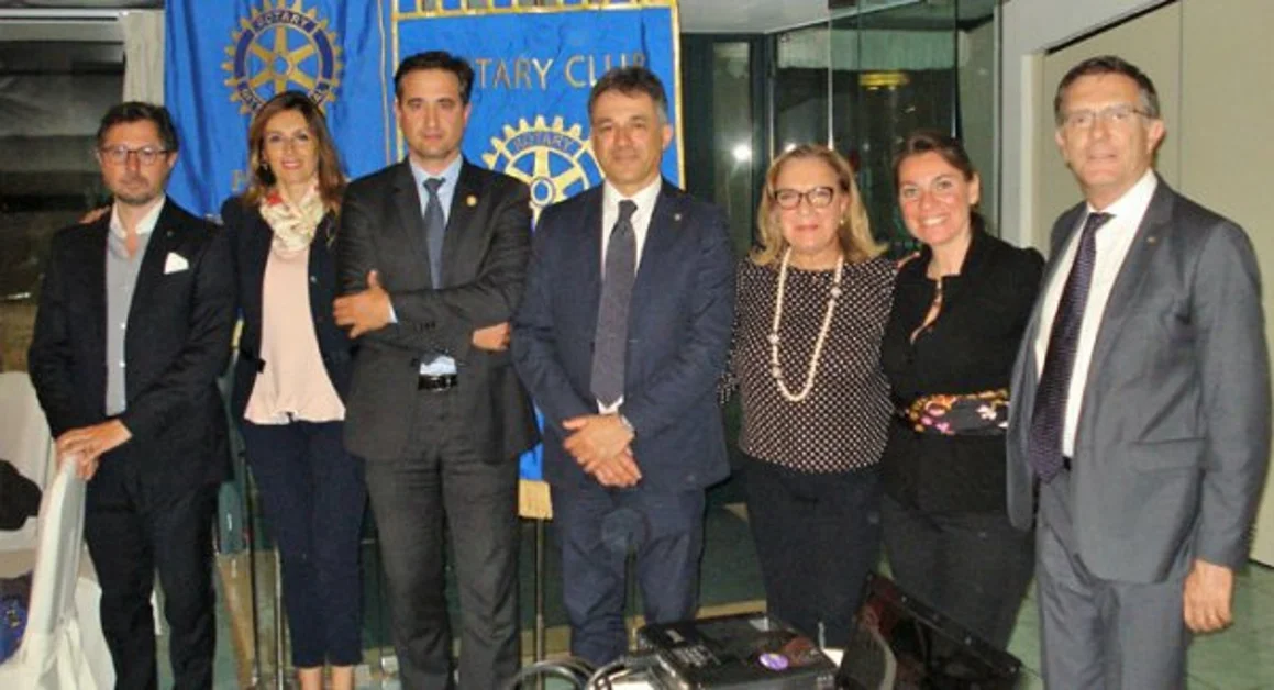 Pozzuoli - Rotary in campo per le vaccinazioni, contro la disinformazione