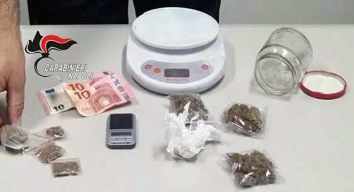 Boscoreale - Spaccio di droga nel giardino di casa, arrestato incensurato