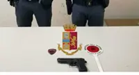 Napoli - Pistola giocattolo senza tappo rosso sequestrata dalla Polizia, denunciato 19enne