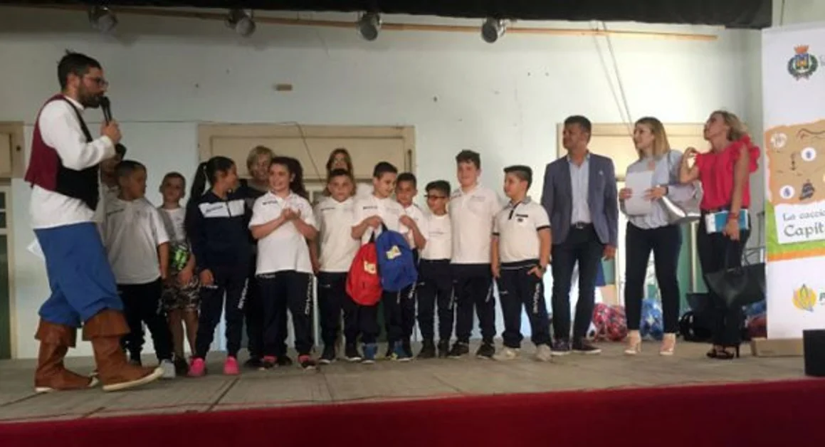 Torre Annunziata - Ambiente e raccolta differenziata, la Parini-Rovigliano vince "La Caccia al Tesoro di Capitan Eco"